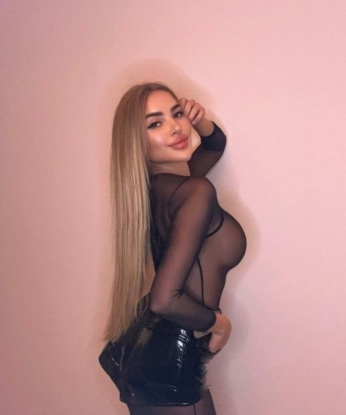 Живу в Москве 🌃 и готова подарить тебе незабываемые моменты 💫 Мои услуги - твое удовольствие. Нежные ласки, страстные поцелуи, экстазный массаж - все это ты найдешь у меня. Обладая искусными руками и стройной фигурой, я сделаю твой день полным блаженства. В моем арсенале есть особые техники, которые приведут тебя к абсолютному наслаждению. ✨ Позволь себе быть счастливым сегодня, обратившись ко мне. Мои отзывы говорят сами за себя, мои фото подтверждают мою красоту. Не упусти возможность испытать настоящий праздник страсти и эмоций со мной. Жду тебя, мой тигр 🐯 13606, 24 года